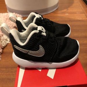 Nike roshe one kids shoes size 3
